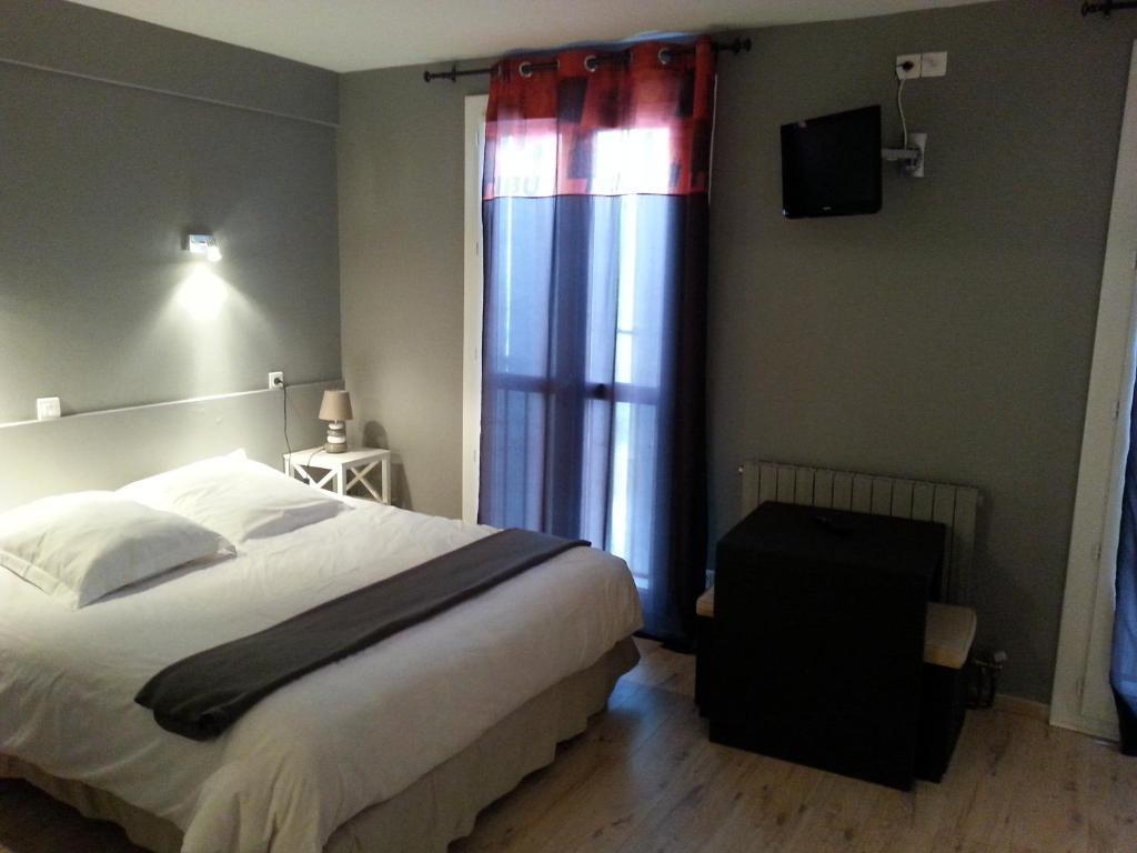 Hotel Du Lion D'Or Marmande Room photo